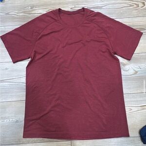 Men’s Lululemon top